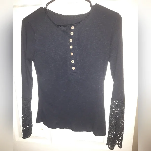 💌 5 for 15 - Black Thermal Top With Lace Cuffs - Picture 2 of 4